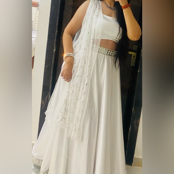 Brand-Aynaa, color-white satin lehenga,size-XL (customised) - Picture 4 of 9